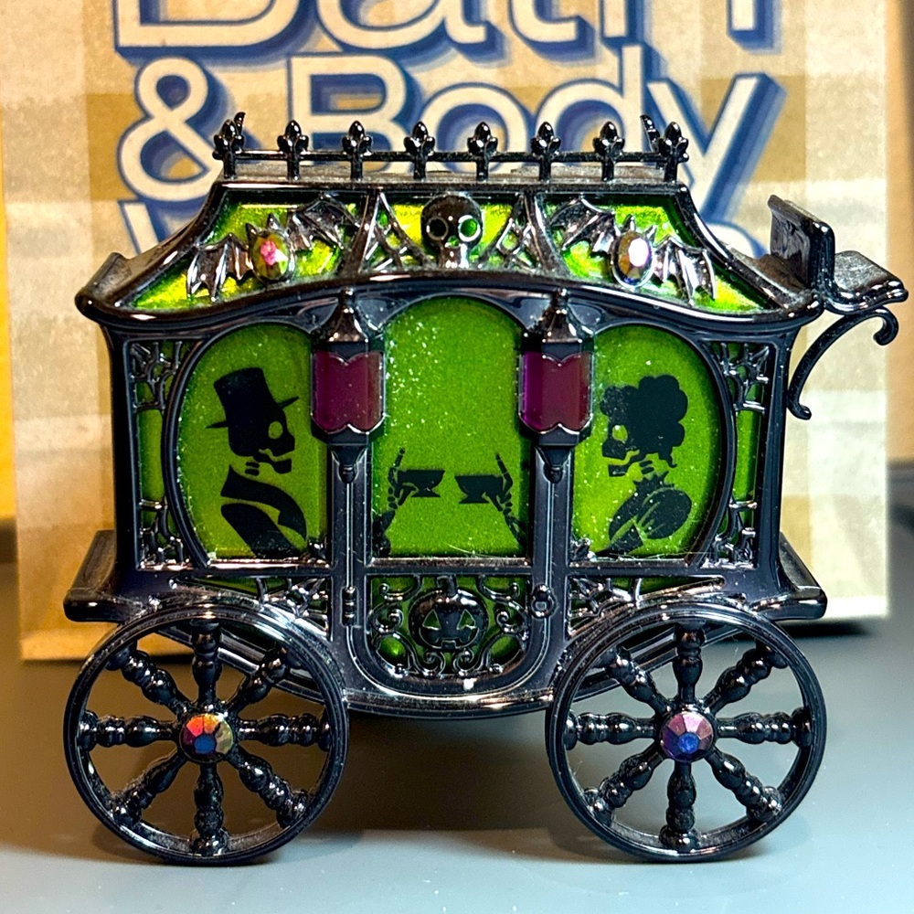 Bath and Body Works Halloween Creepy Carriage 2023 Light Up Wallflower Plug In